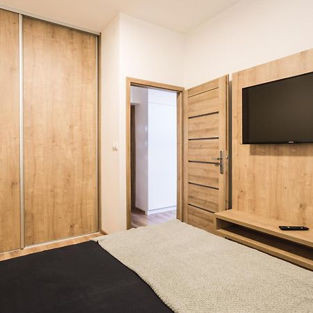Flexihome Sk - Komenskeho - Private Parking Spot - Ultra Modern And Stylish 科希策 客房 照片