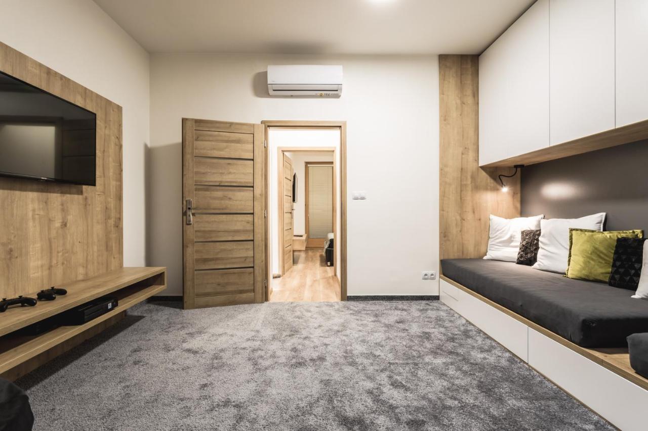 Flexihome Sk - Komenskeho - Private Parking Spot - Ultra Modern And Stylish 科希策 外观 照片