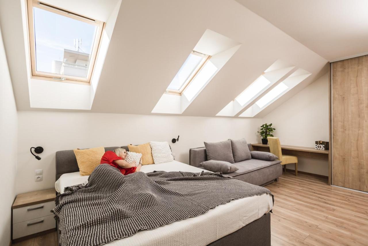 Flexihome Sk - Komenskeho - Private Parking Spot - Ultra Modern And Stylish 科希策 外观 照片