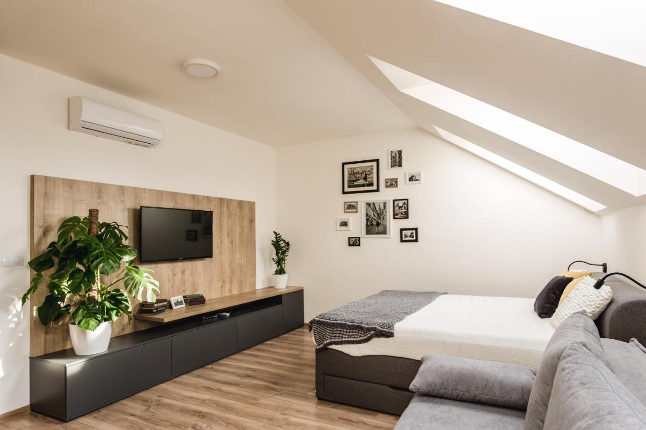 Flexihome Sk - Komenskeho - Private Parking Spot - Ultra Modern And Stylish 科希策 外观 照片