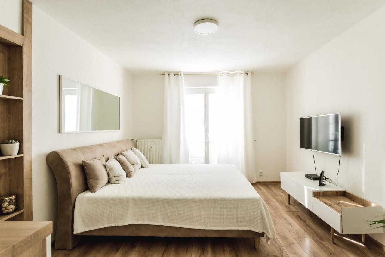 Flexihome Sk - Komenskeho - Private Parking Spot - Ultra Modern And Stylish 科希策 外观 照片