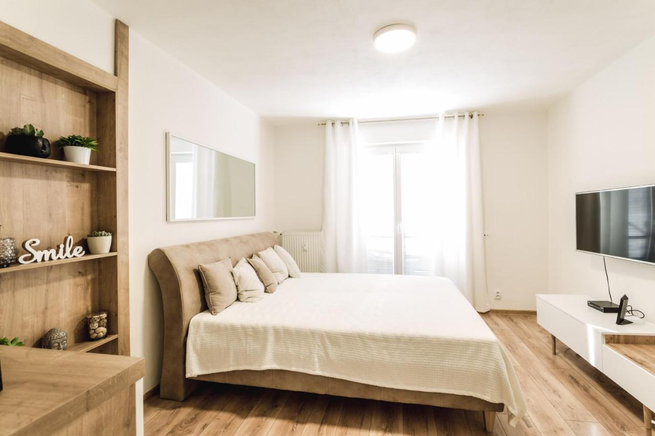 Flexihome Sk - Komenskeho - Private Parking Spot - Ultra Modern And Stylish 科希策 外观 照片