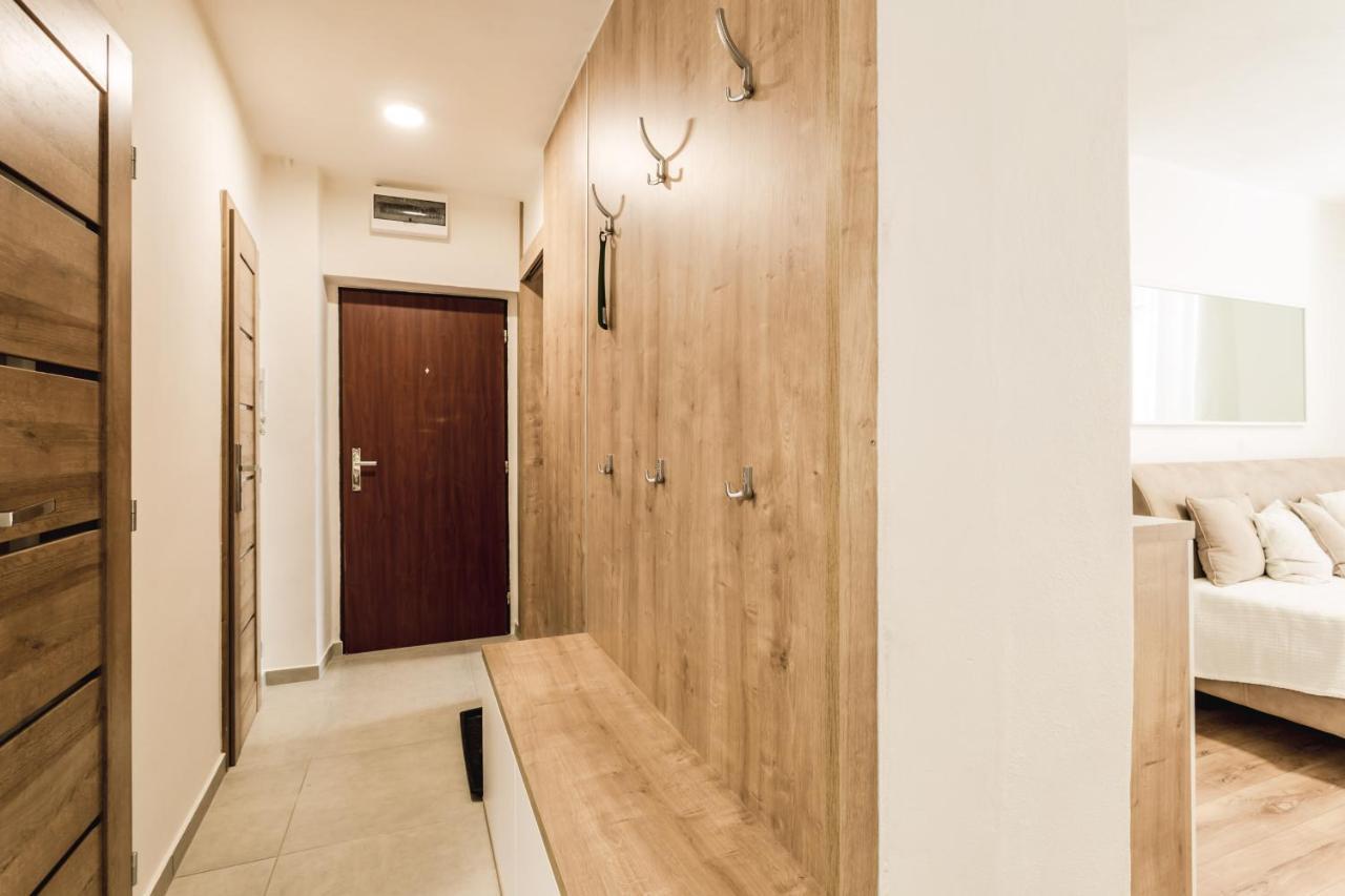 Flexihome Sk - Komenskeho - Private Parking Spot - Ultra Modern And Stylish 科希策 外观 照片