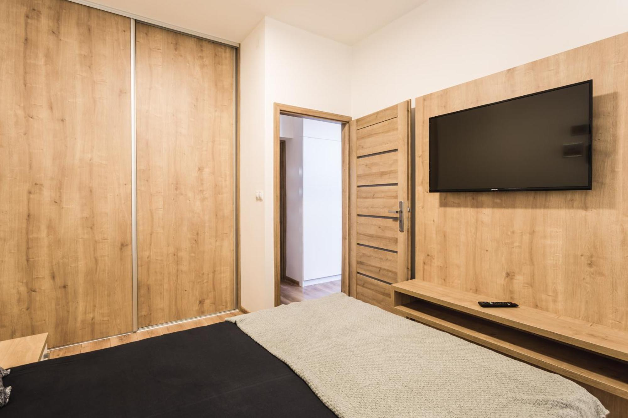 Flexihome Sk - Komenskeho - Private Parking Spot - Ultra Modern And Stylish 科希策 客房 照片