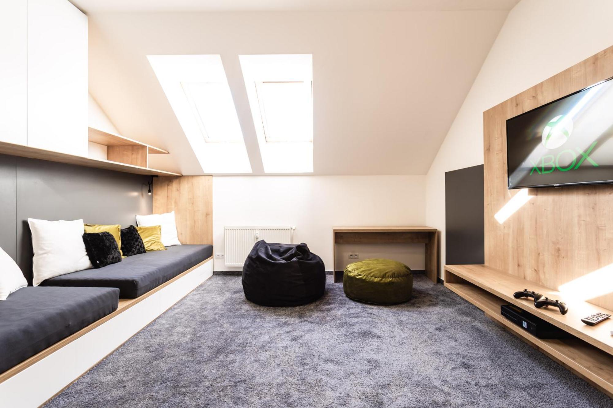 Flexihome Sk - Komenskeho - Private Parking Spot - Ultra Modern And Stylish 科希策 客房 照片